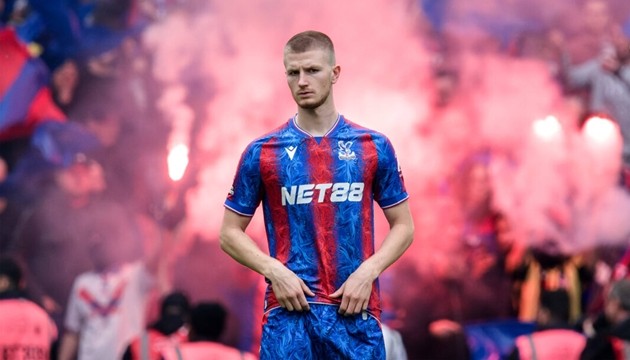 Tài năng có thể vực dậy hàng tiền vệ Man United?