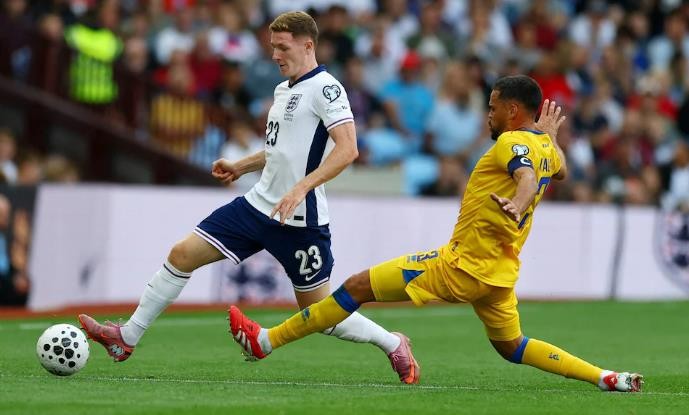 Anderson là một tiền vệ toàn diện.