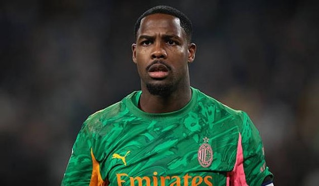 Mike Maignan có thể tới Ngoại hạng Anh hè 2026.