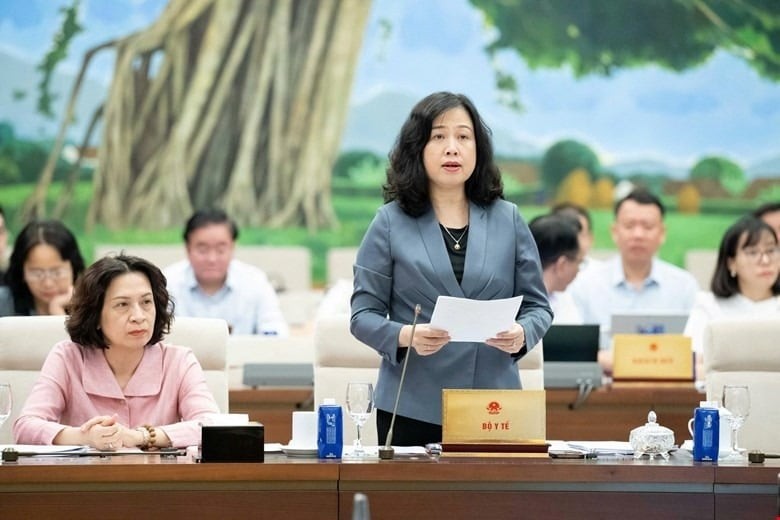 Để duy trì mức sinh thay thế, dự thảo quy định tăng thời gian nghỉ thai sản khi sinh con thứ hai: phụ nữ được nghỉ thêm 1 tháng, nâng tổng thời gian nghỉ lên 7 tháng; nam giới được nghỉ thêm 5 ngày làm việc khi vợ sinh con.