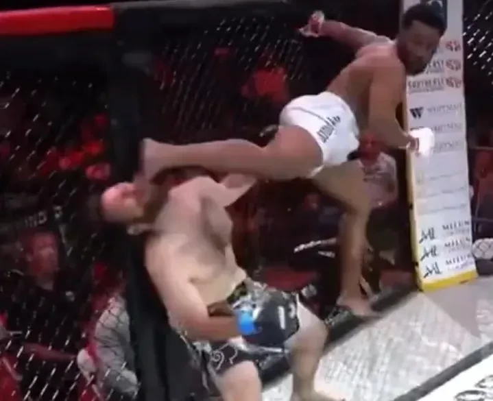 Jimkelly Saint Pierre tung cú đá bay knock-out đối thủ Zachary Dodge