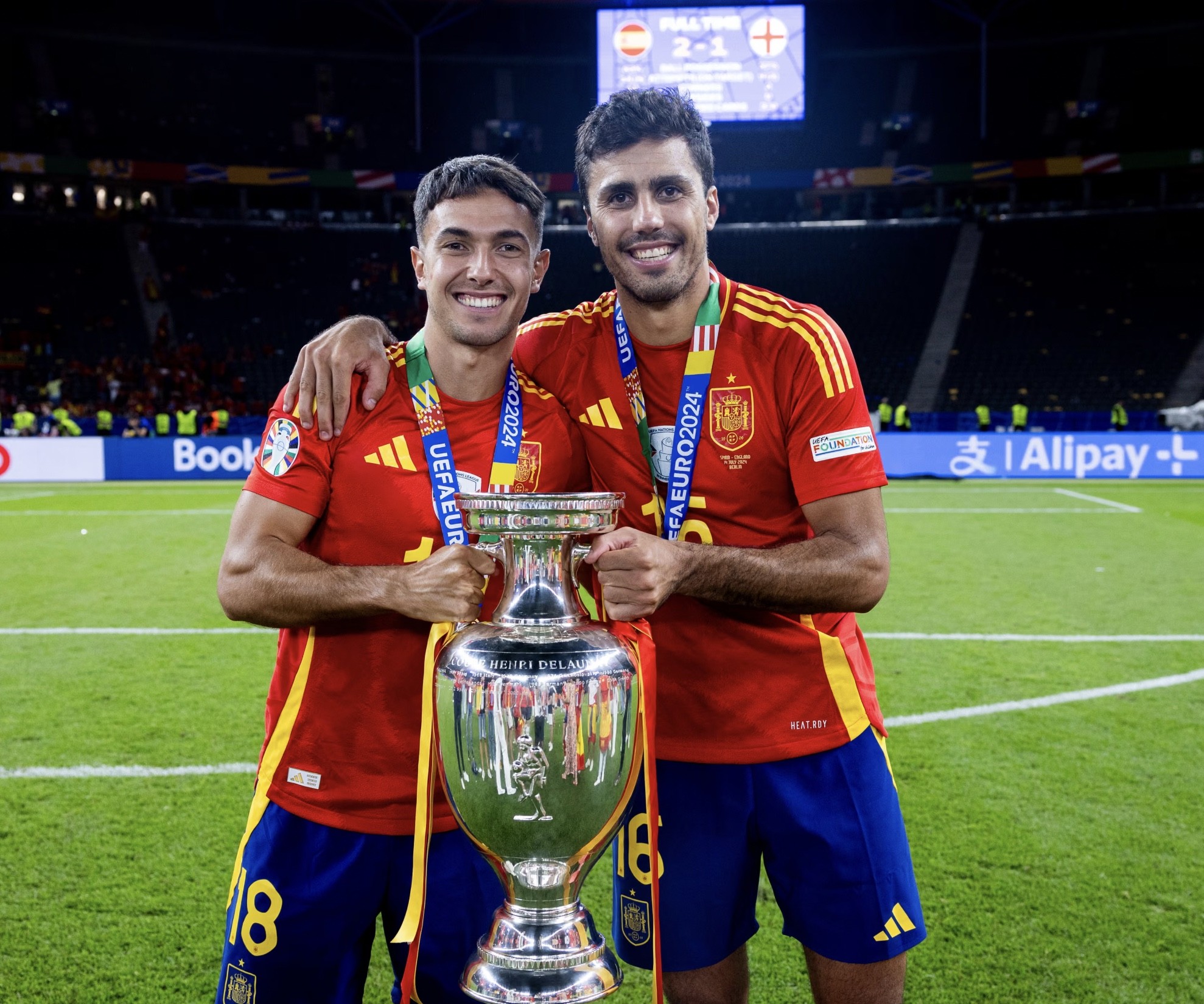 Zubimendi và Rodri là hai tiền vệ trụ đẳng cấp của đội tuyển Tây Ban Nha