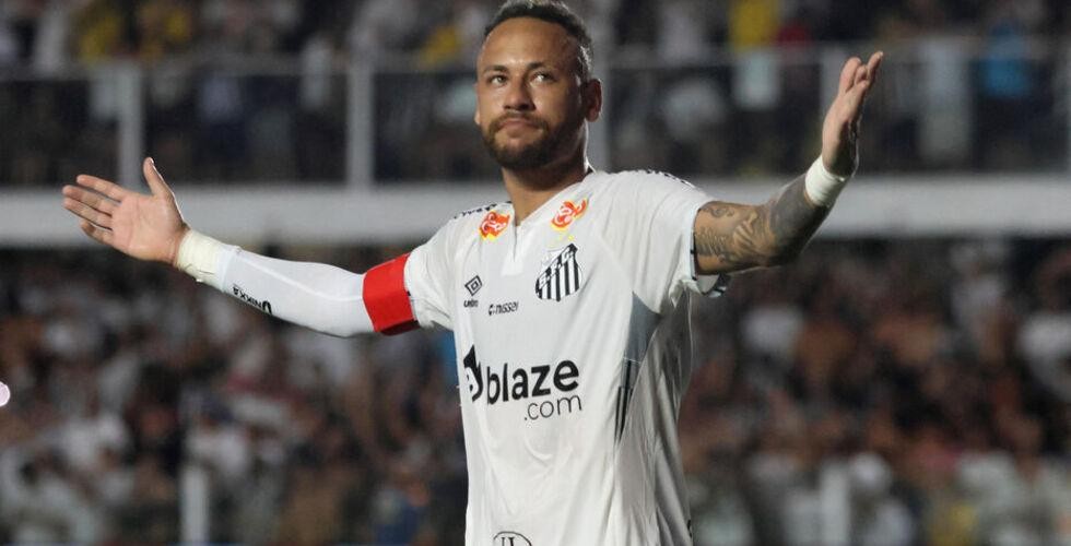 Neymar quay trở lại Santos sau quãng thời gian chinh phục bóng đá thế giới