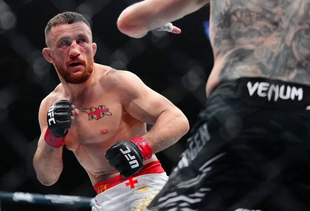Merab Dvalishvili ăn mừng sau chiến thắng tại UFC 320