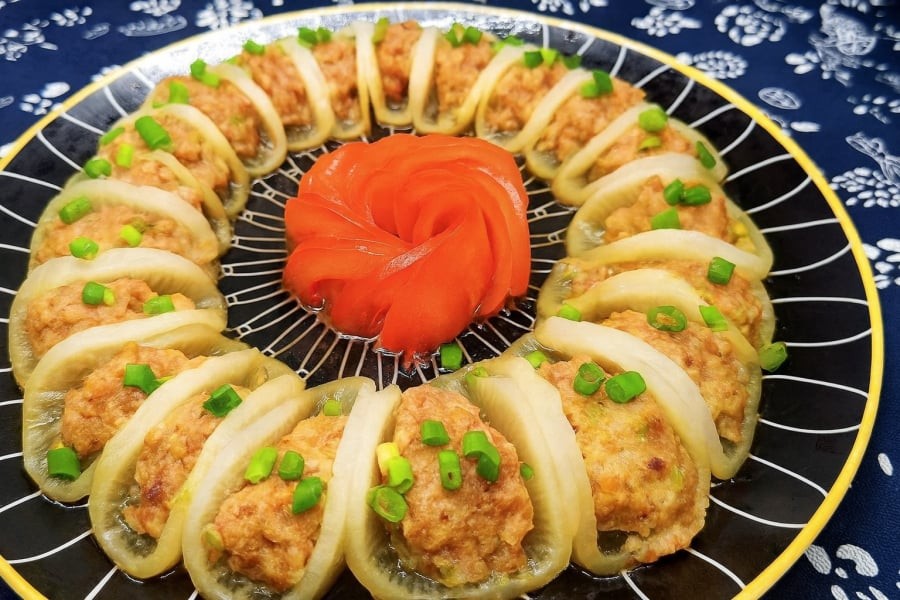 Củ cải trắng hấp thịt băm – lát củ trong veo, thấm vị đậm đà, vừa ngon miệng vừa nhẹ bụng cho bữa cơm gia đình.