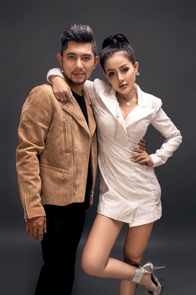 Cô hẹn hò với Lương Bằng Quang.