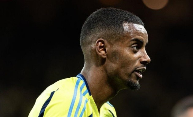 Isak gián tiếp khiến tuyển Thụy Điển thất bại.