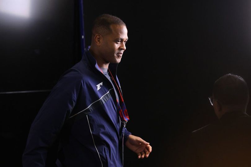 Kluivert đang đối mặt với áp lực. 