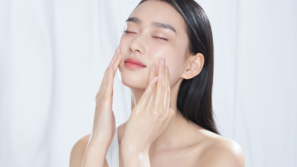 Sạch dầu nhờn, ngừa vi khuẩn là giải pháp cho da mụn.