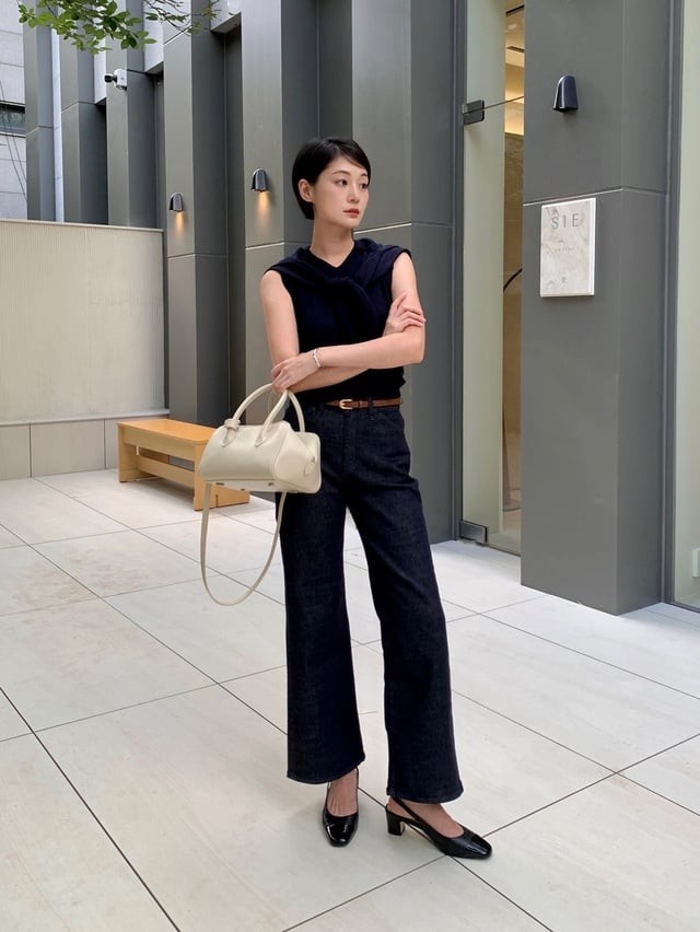 Bộ đồ vừa mang hơi hướng cổ điển, vừa đủ sang trọng để diện ở nhiều dịp khác nhau.