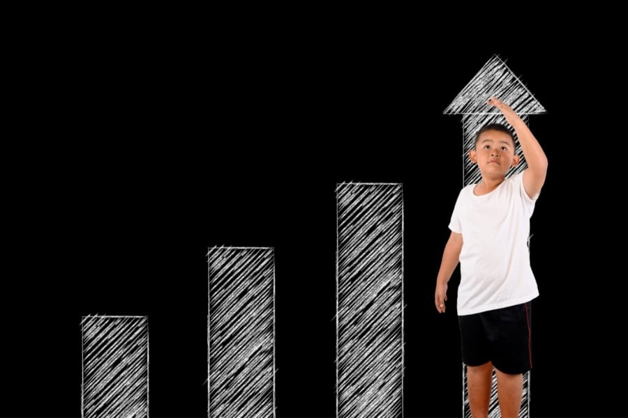 4 dấu hiệu con chậm cao, cha mẹ biết sớm mà cân bằng