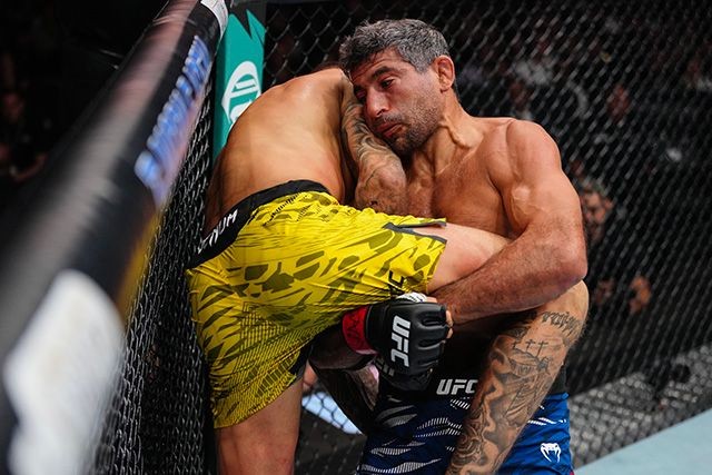 Beneil Dariush trong một buổi họp báo của UFC