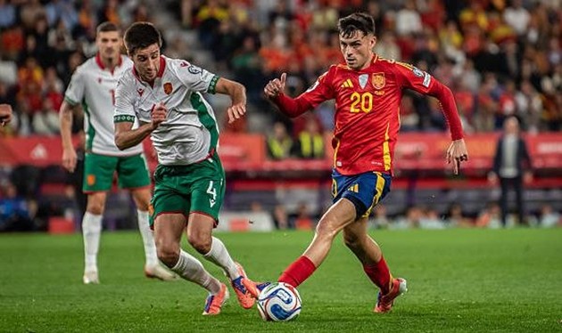 Pedri gây ấn tượng trong trận đấu với Bulgaria.
