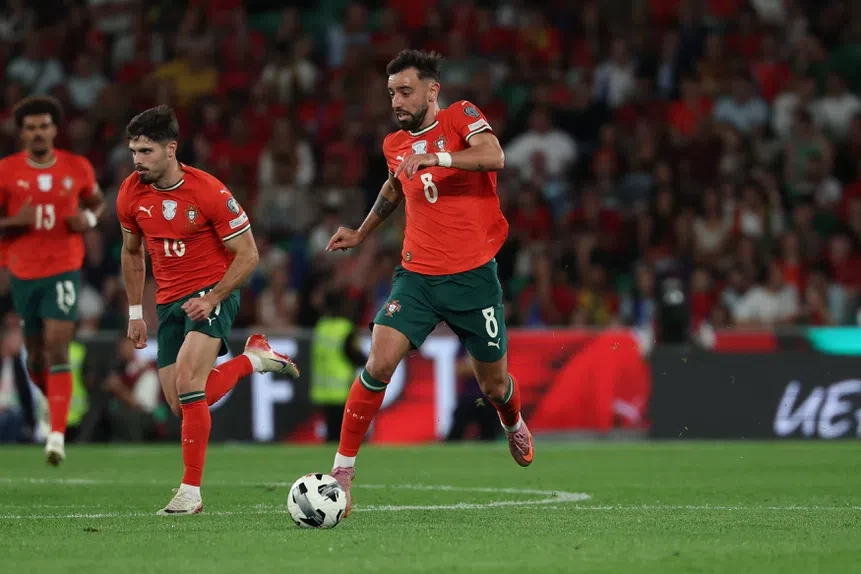 Bruno Fernandes không hài lòng với kết quả.