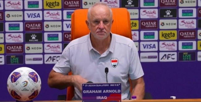 HLV Graham Arnold bất bình với AFC.