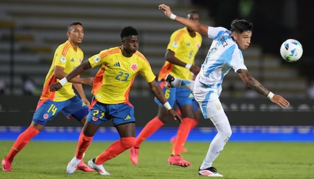 U20 Argentina nhọc nhằn đánh bại U20 Colombia.