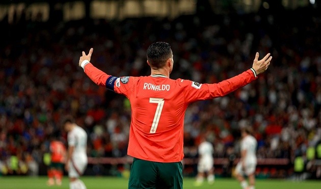 Dựa vào hiệu suất hiện tại, Ronaldo có thể cán mốc 1000 bàn vào tháng 10/2026
