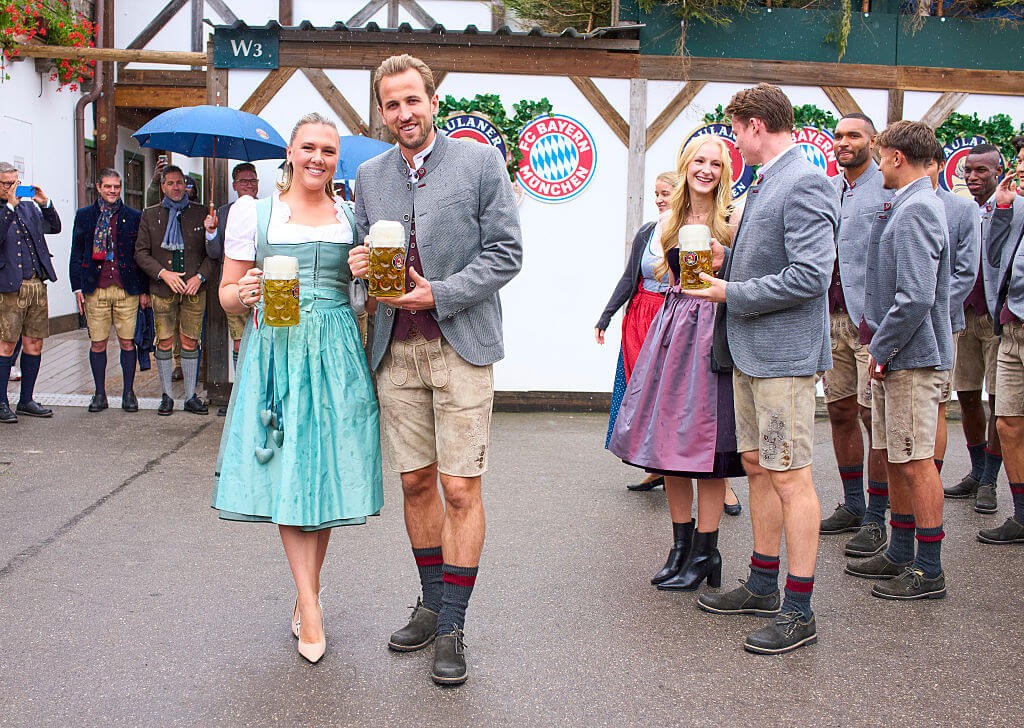 Harry Kane và vợ trong lễ hội truyền thống Oktoberfest ở Munich