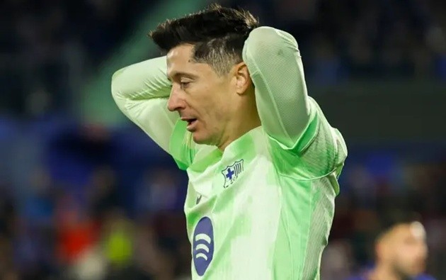 Lewandowski đang cảm thấy bấp bênh tại Barca