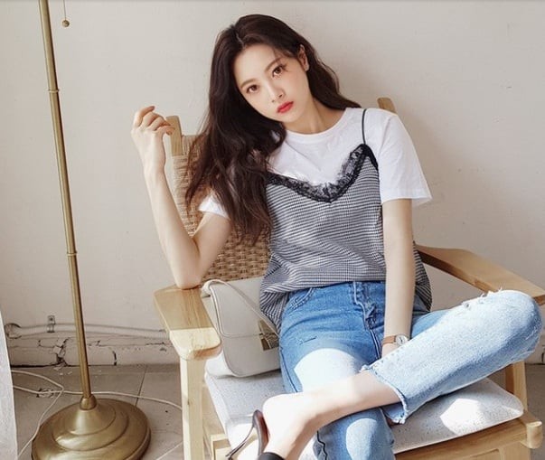 Đây là công thức được nhiều cô gái Hàn ưa chuộng vì vừa dễ thương vừa cá tính.