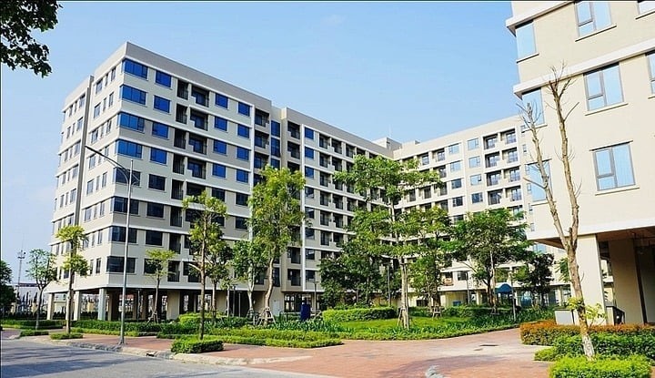 Theo Nghị định số 261, người thu nhập thấp tại đô thị không có hợp đồng lao động, chẳng hạn như những người bán hàng rong, sẽ được Công an cấp xã nơi thường trú hoặc tạm trú xác nhận thu nhập dựa trên dữ liệu dân cư.