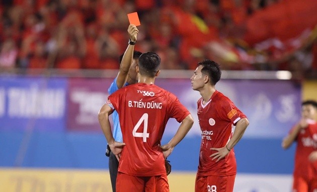 Bùi Tiến Dũng bị treo giò ở vòng 7 V.League