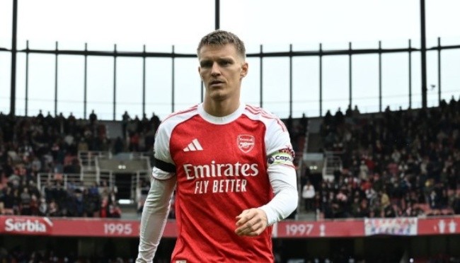 Odegaard dính chấn thương.