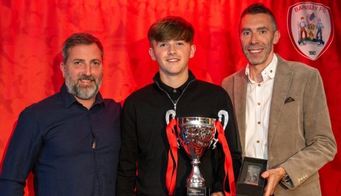 Newcastle chiêu mộ sao mai Josh Kenchington.