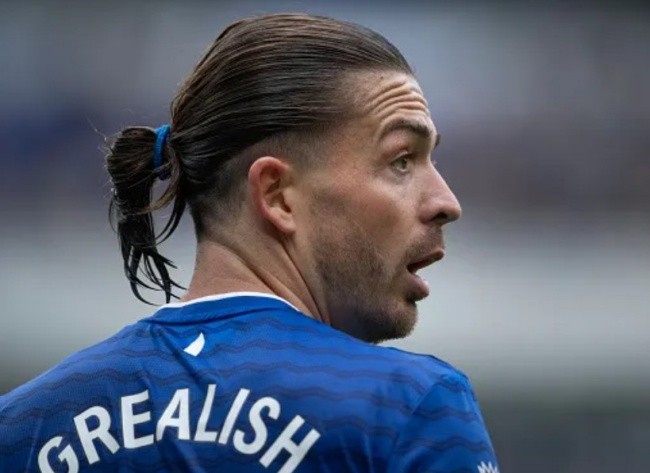 Grealish không góp mặt ở trận đấu với Man City.