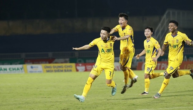 Sông Lam Nghệ An cầm hòa Công An Hà Nội.