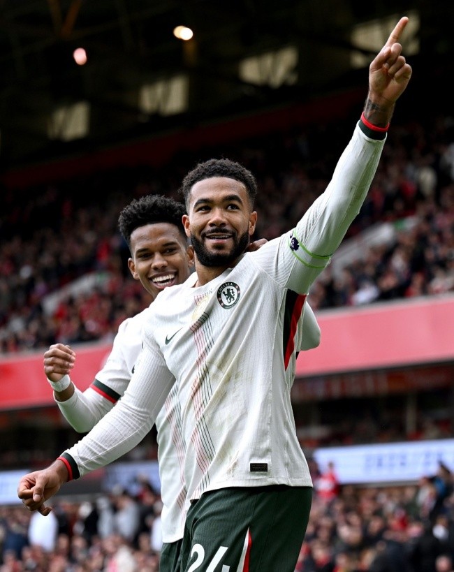 Reece James - 9 điểm. James thi đấu năng nổ, chắc chắn ở khâu phòng ngự và thường xuyên dâng cao hỗ trợ tấn công. Hoàn tất màn trình diễn ấn tượng bằng bàn thắng ấn định tỷ số 3-0.