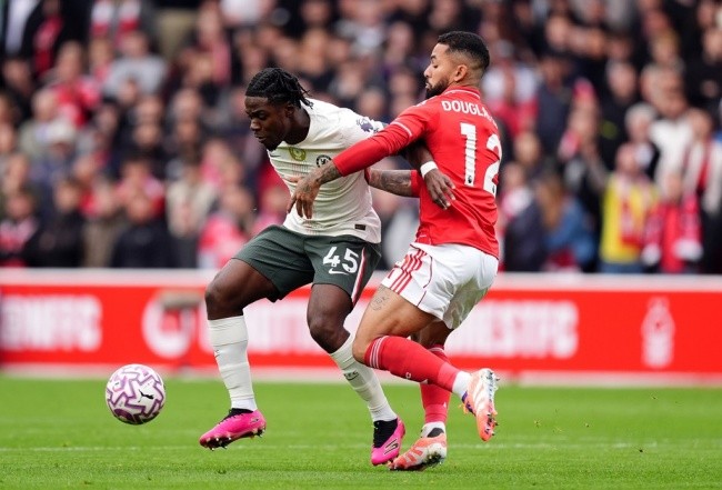 Romeo Lavia - 6 điểm. Lavia không thể giúp Chelsea kiểm soát được tuyến giữa trong hiệp một, tỏ ra bế tắc trong việc luân chuyển bóng. Ngôi sao người Bỉ được thay ra sau giờ nghỉ.