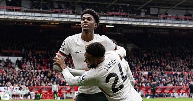 Josh Acheampong tỏa sáng trong trận đấu với Nottingham Forest.