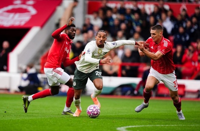 Joao Pedro - 7.1 điểm. Pedro thi đấu hiệu quả dù không nhận được nhiều bóng. Cầu thủ người Brazil tích cực lùi sâu để kéo giãn hàng phòng ngự đối phương, đóng vai trò quan trọng trong việc xây dựng lối chơi.