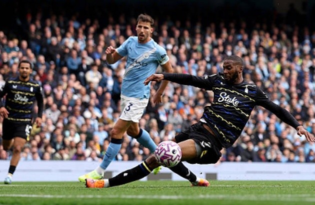 Dias – 7.5 điểm: Thủ lĩnh nơi tuyến sau, hóa giải mọi tình huống nguy hiểm. Sự ăn ý giữa anh và Donnarumma ngày càng rõ nét.