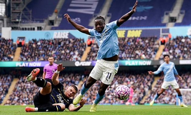 Doku – 7 điểm: Khởi đầu ấn tượng với nhiều pha rê bóng tốc độ, nhưng thiếu chính xác ở khâu dứt điểm. Dẫu vậy, anh vẫn là mối nguy thường trực với hàng thủ Everton.