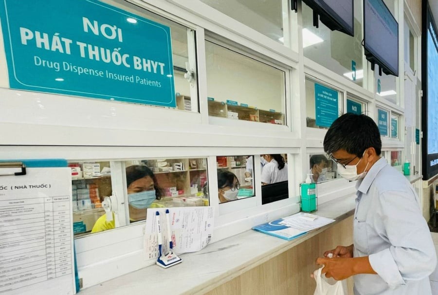 Vì vậy, mọi yêu cầu người dân nộp tiền để đổi nơi đăng ký khám, chữa bệnh BHYT ban đầu đều vi phạm pháp luật.