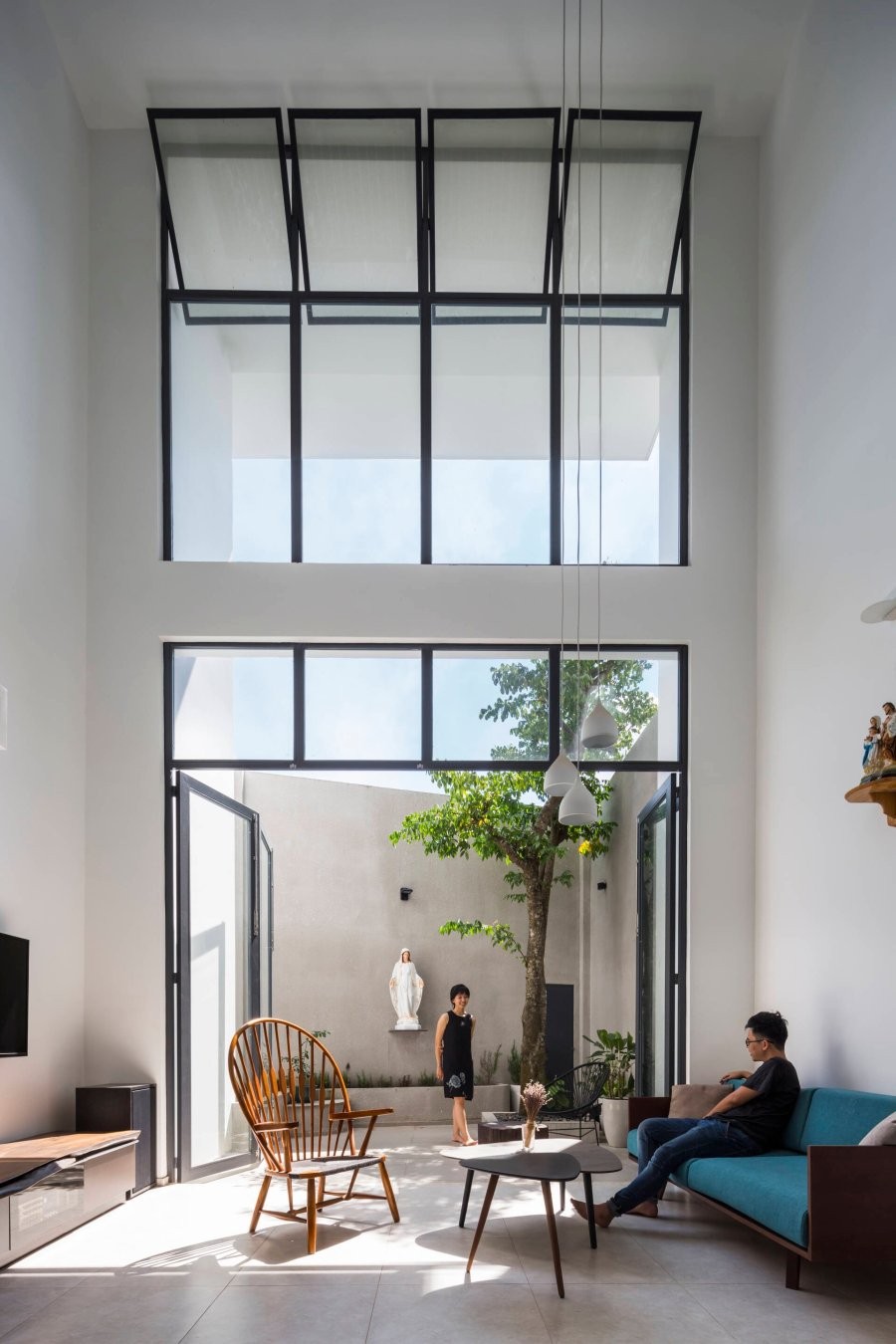 Cửa chính thông thoáng, đón sáng tốt