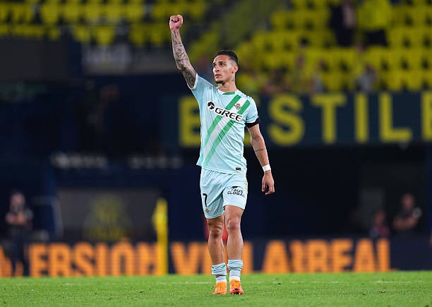 Antony có màn trình diễn ngoạn mục. 