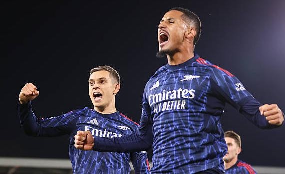 William Saliba (7.2): Duy trì sự vững chắc ở trung tâm hàng thủ, Saliba đã có một trận đấu khá ổn định. Anh ấy đã đối phó tốt với Raul Jimenez mỗi khi tiền đạo đối phương di chuyển vào khu vực của mình, thể hiện khả năng đọc tình huống và cản phá hiệu quả.