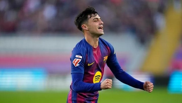 Pedri không hài lòng với trình diễn của Barcelona.