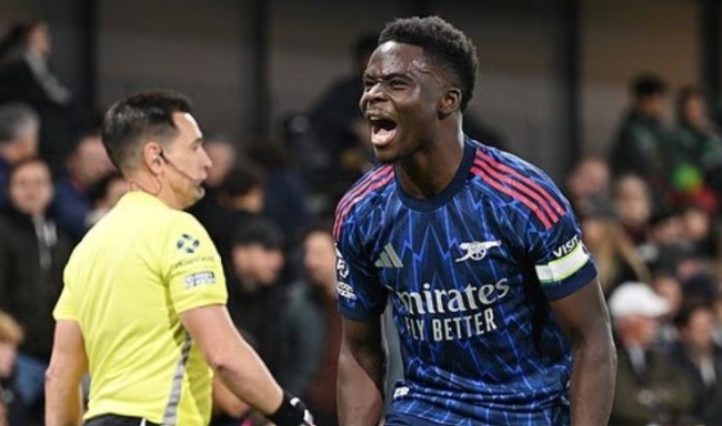 Saka trong màu áo Arsenal.