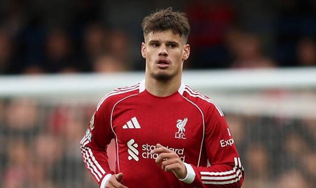 Milos Kerkez tự tin trước cuộc chạm trán Manchester United.