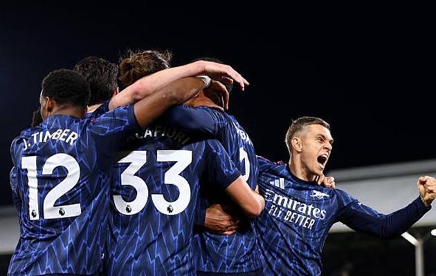 Arsenal nhọc nhằn đánh bại Fulham trên sân khách.
