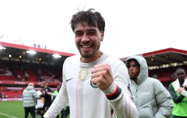 Marc Guiu trong màu áo Chelsea.