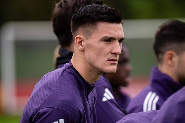 Sesko sẽ ngồi dự bị trước Liverpool. 