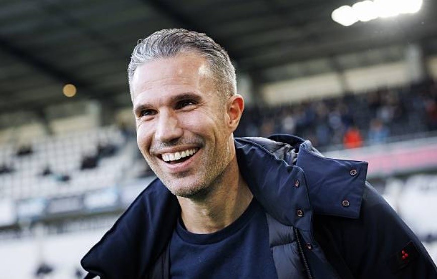 Van Persie cùng các học trò tiếp tục chuỗi trận thăng hoa.