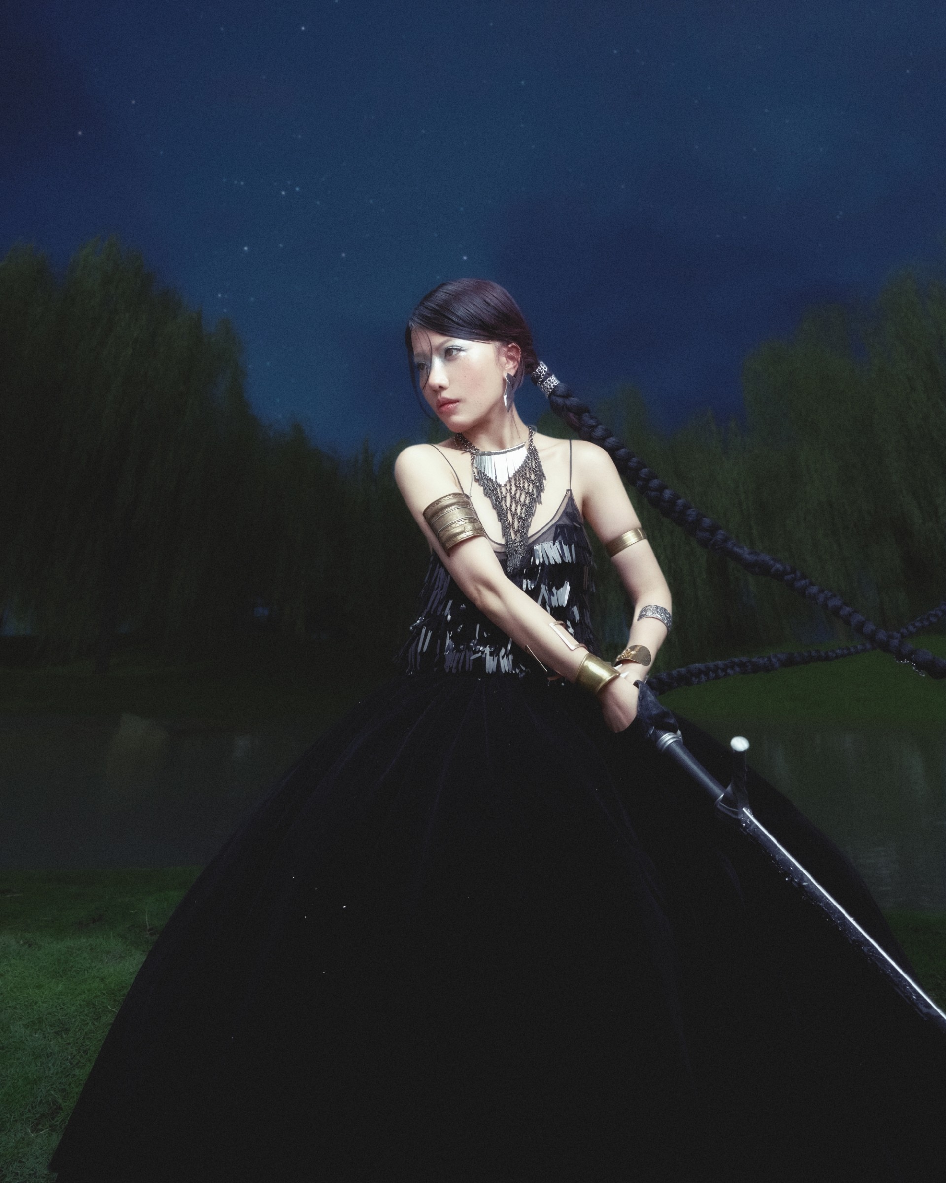 GIUA_MOT_VAN_NGUOI_05