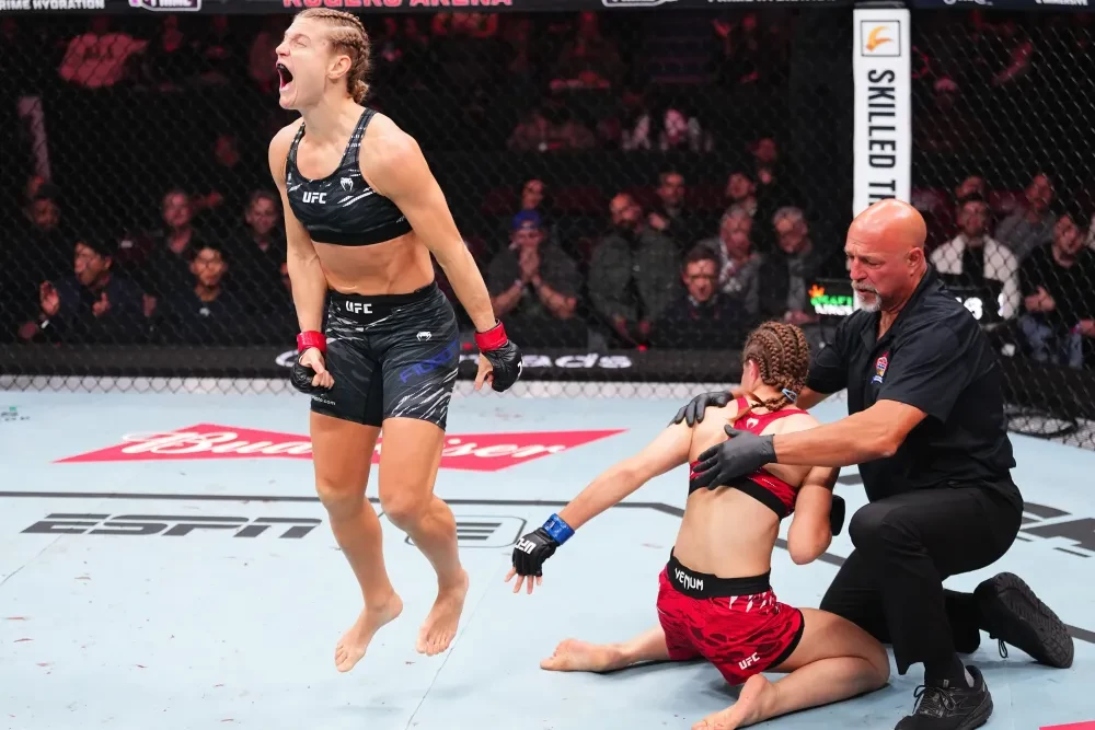 Manon Fiorot tung đòn kết liễu Jasmine Jasudavicius tại UFC Vancouver