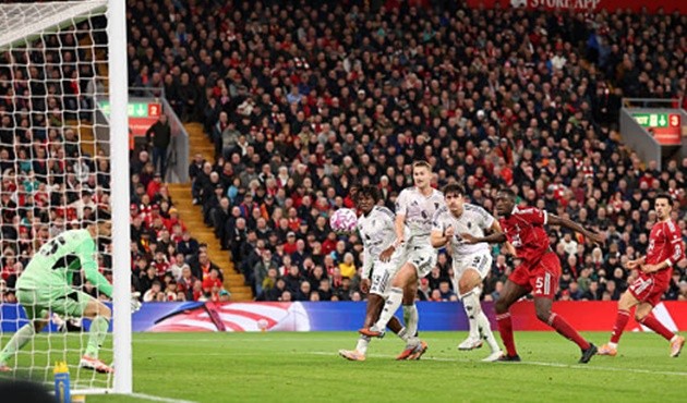Maguire đánh đầu giúp Man Utd dẫn trước 2-1
